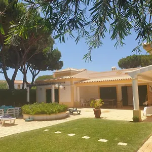 https://the-pinewood-villa.hotelaalgarve.com