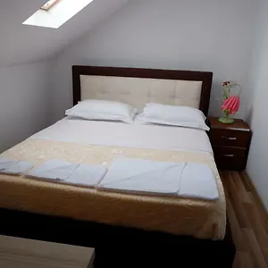 Apartament Kings, Bajram Curri