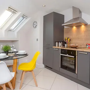 https://the-atico-spacious-duplex-luxury-apartment.yorkshirehotels.net