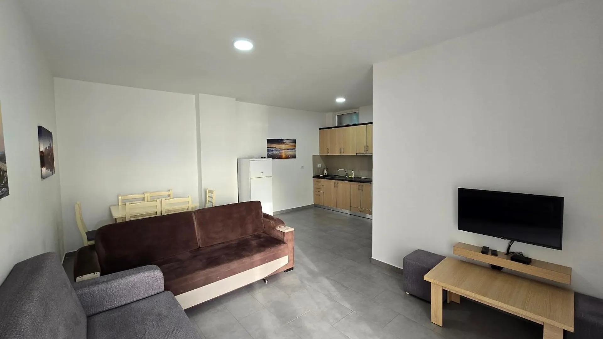Roxhensi Apartment Shengjin 0*,