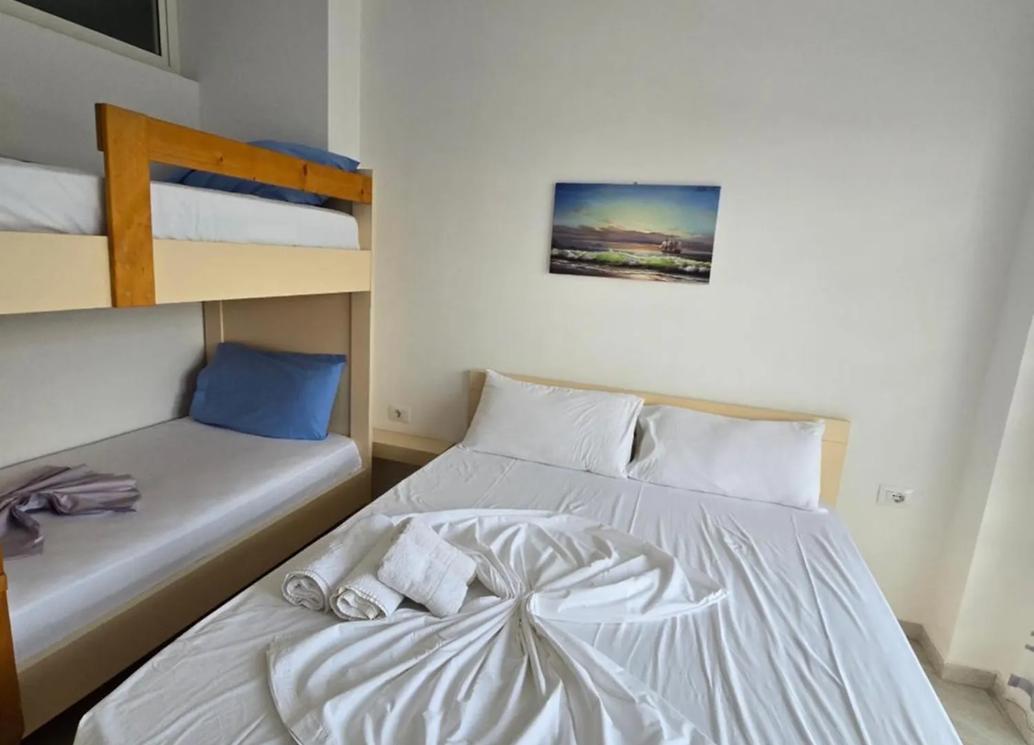 Roxhensi Apartment Shengjin 0*,